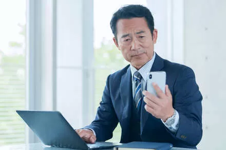 生成AIとLLMの仕組みを学ぶ研修イメージ